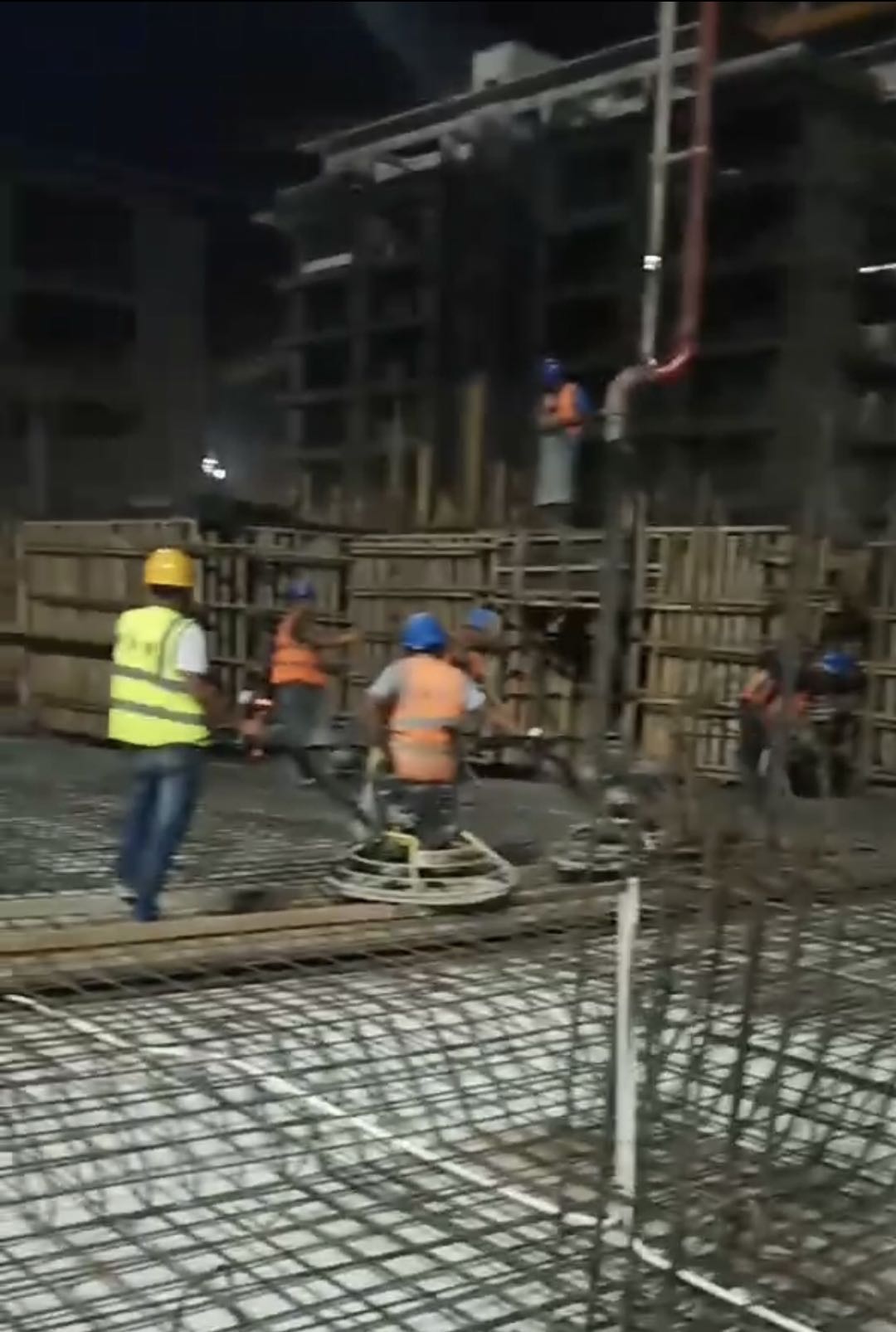 “白加黑” |雨季不放松,金盛人争分夺秒抢工期(图3) “白加黑” |雨季不放松,金盛人争分夺秒抢工期(图3)