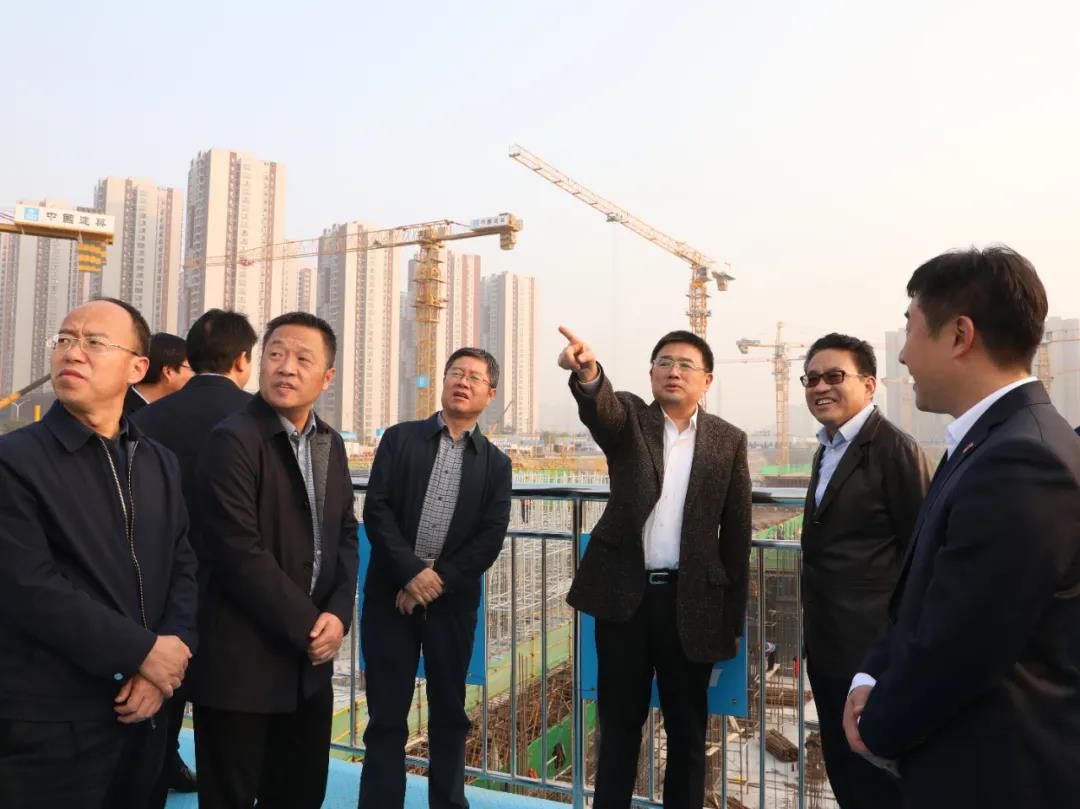 西安市领导赴我司承建的红会医院项目工地督导(图1)