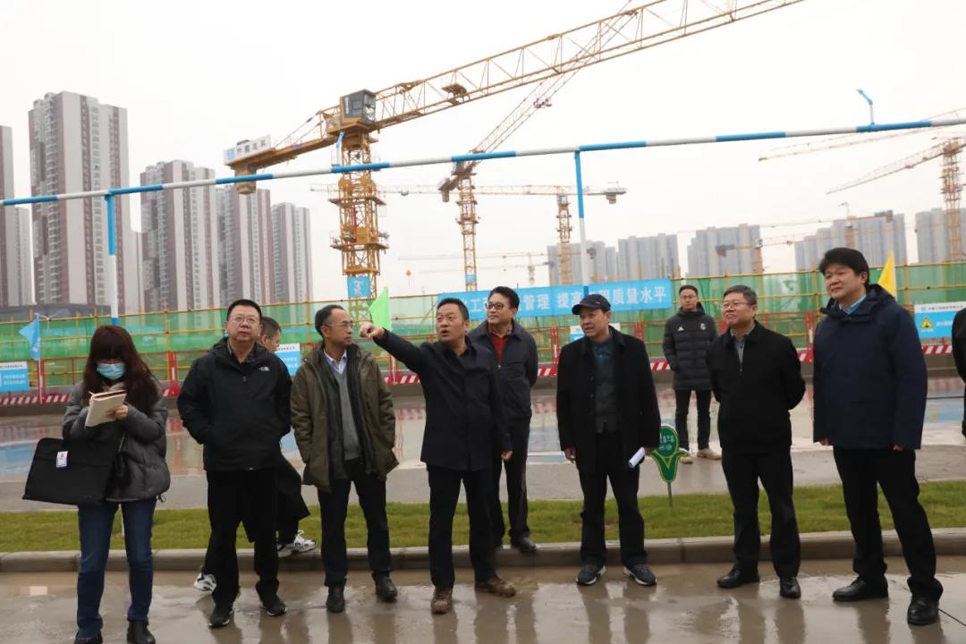 西安市领导赴我司承建的红会医院项目工地督导(图3)