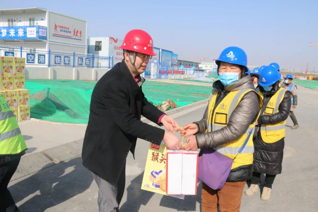 浓情春节暖人心,项目慰问鼓干劲(图7) 浓情春节暖人心,项目慰问鼓干劲(图7)