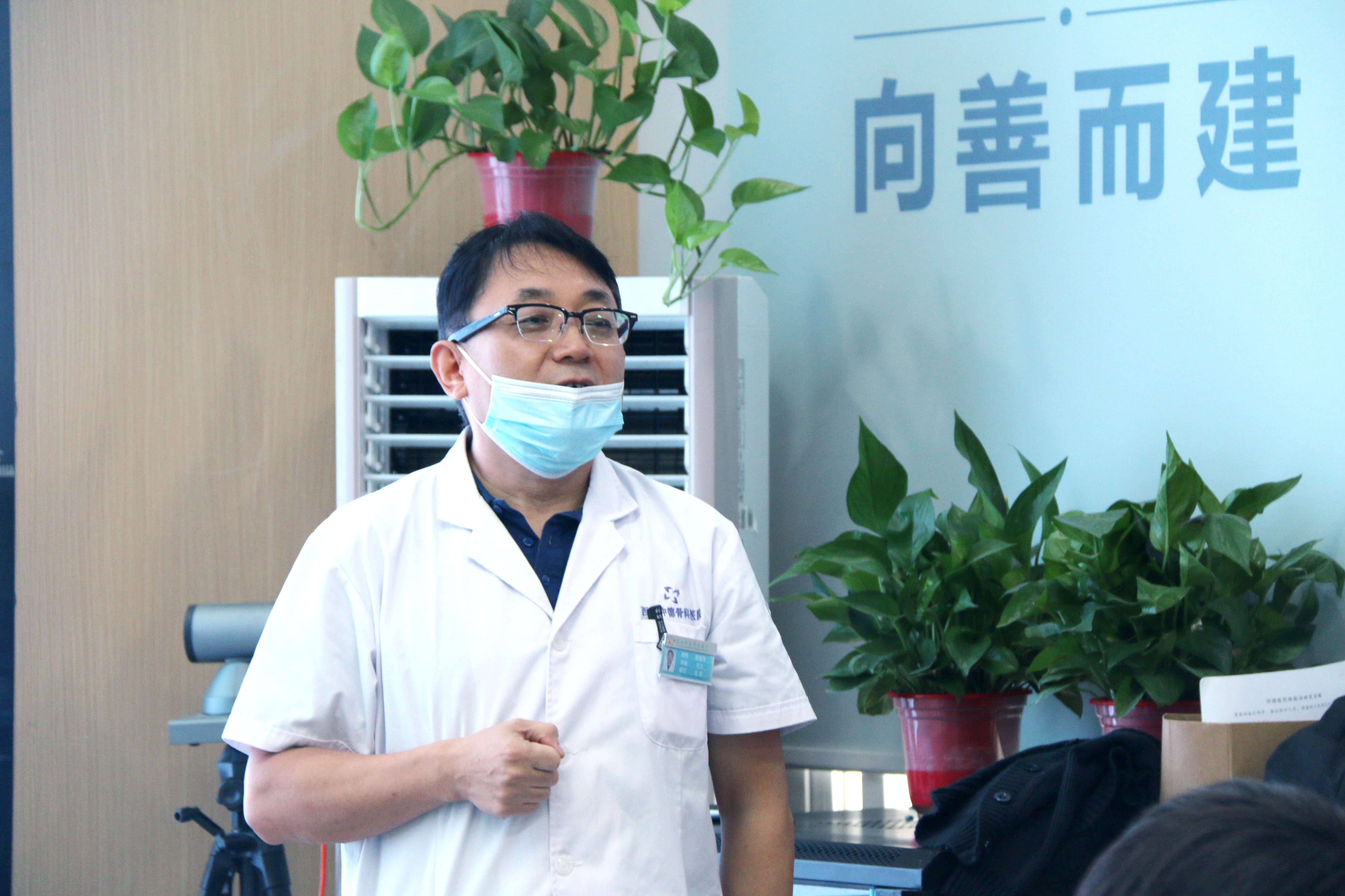 免费体检进工地,关爱员工暖人心——陕西金盛交控尚悦居项目全体员工免费体检及医疗救护方面培训活动(图2) 免费体检进工地,关爱员工暖人心——陕西金盛交控尚悦居项目全体员工免费体检及医疗救护方面培训活动(图2)