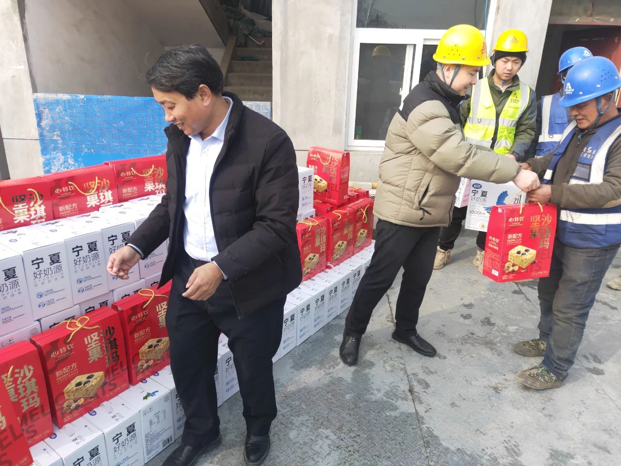 新春慰问送关怀 岁寒情暖慰人心(图2) 微信图片_20240220101713.jpg